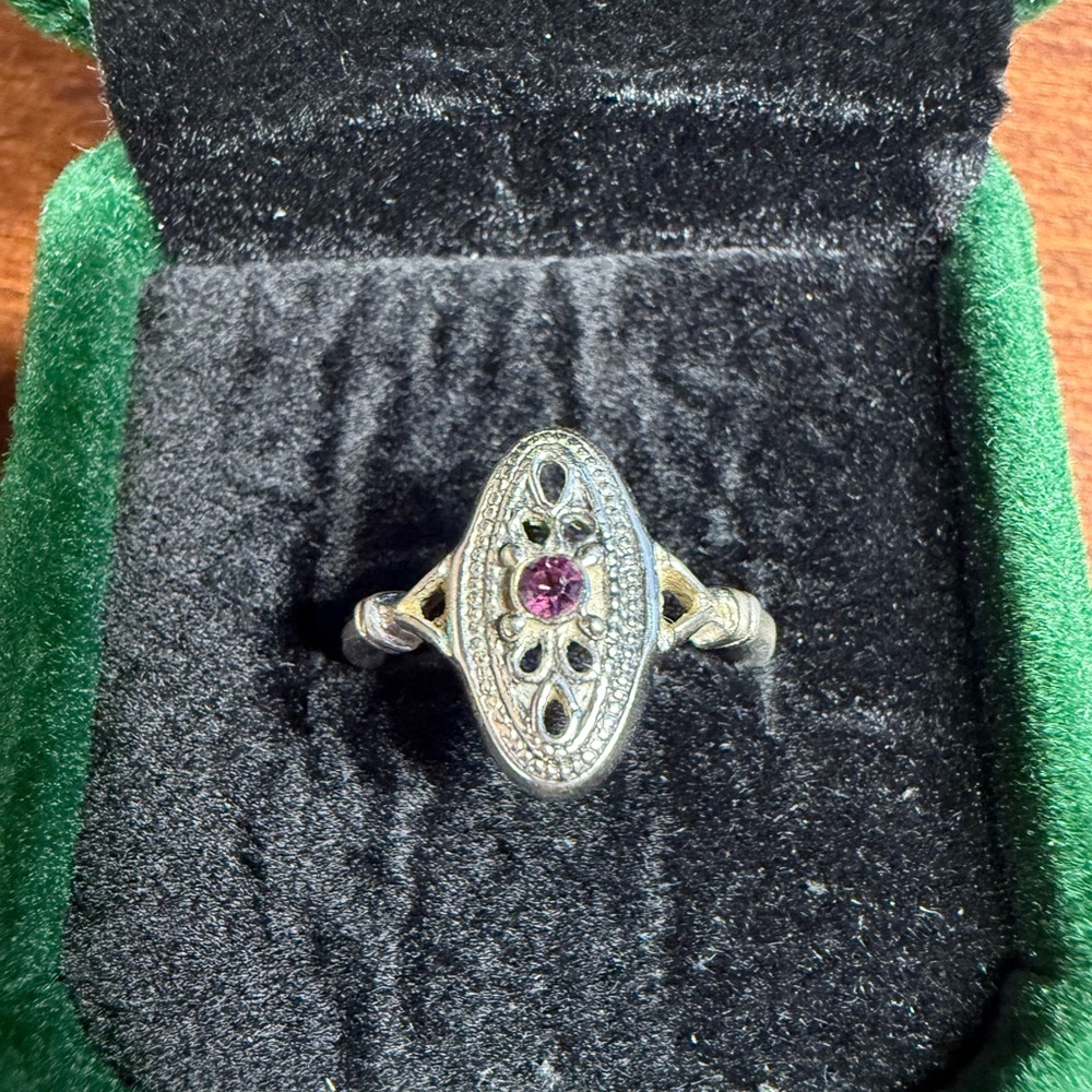 Vintage 1970s Avon Ring size 7